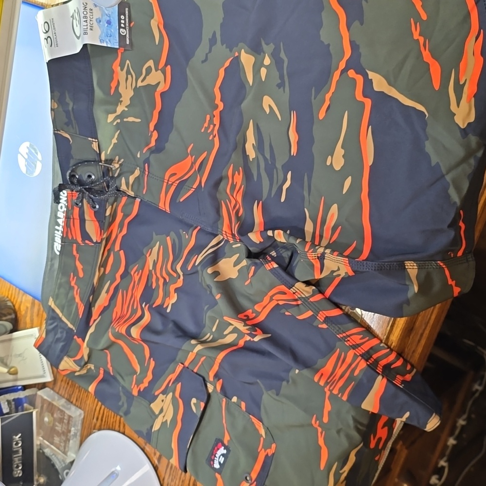 Size 36 Billabong boardshorts one of a kind camo